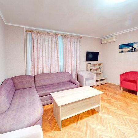 Apartments Near The Palace Of Sports キエフ エクステリア 写真