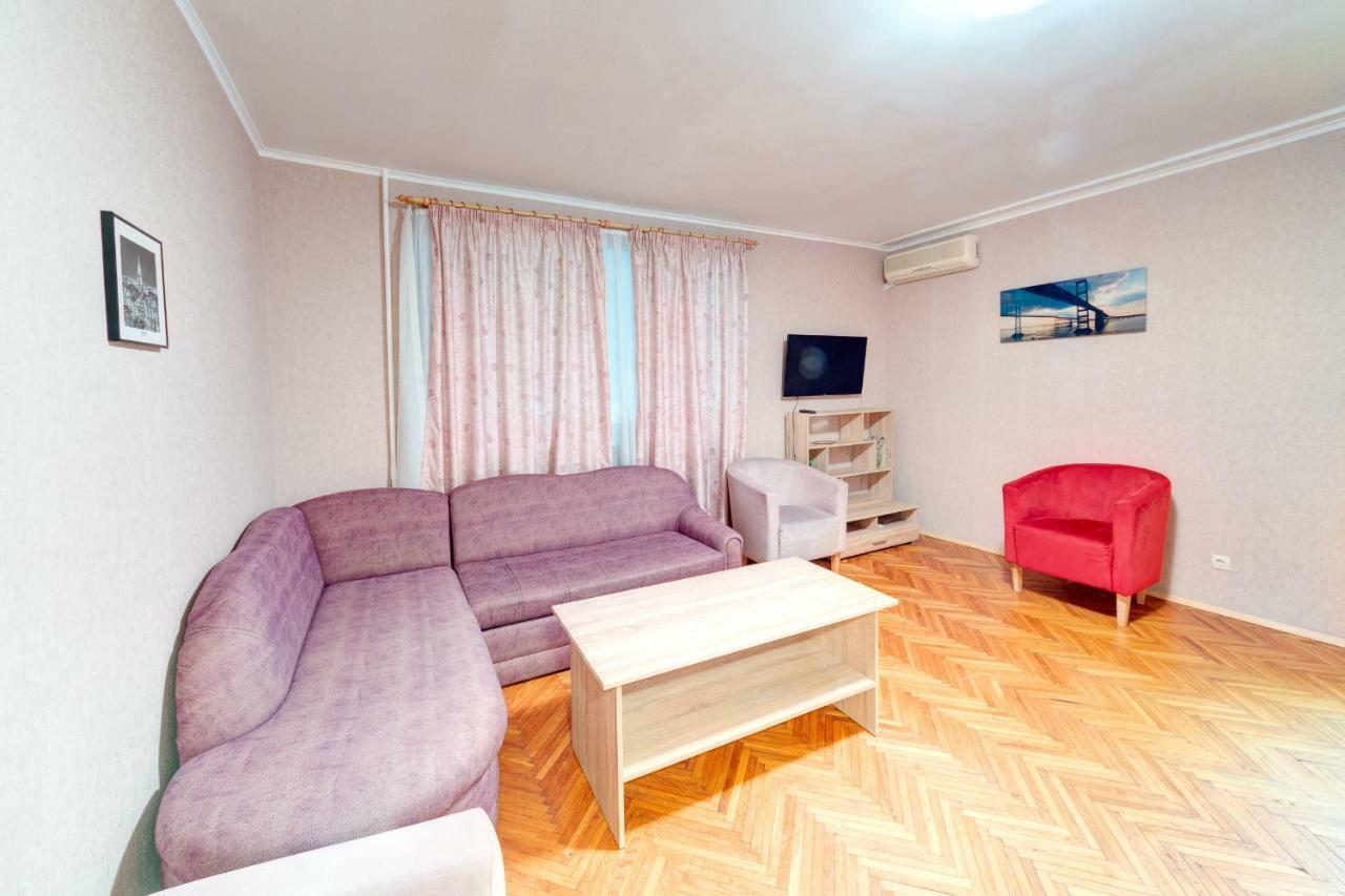Apartments Near The Palace Of Sports キエフ エクステリア 写真