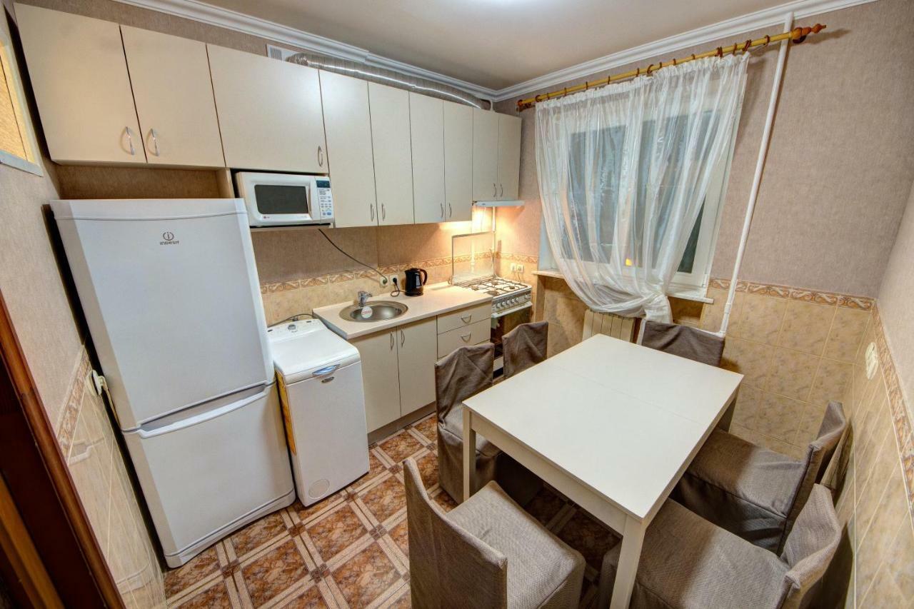Apartments Near The Palace Of Sports キエフ エクステリア 写真